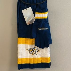 Nashville Predators Scarf & gloves